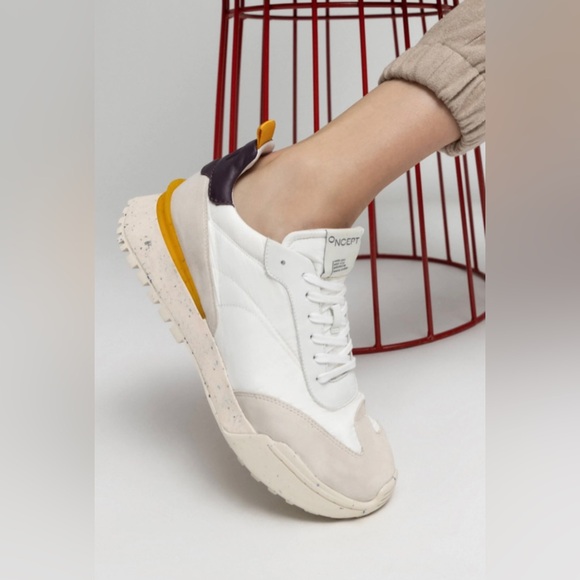 Oncept Brooklyn White Cloud New with box